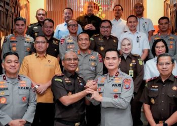 Kapolda Sumut Irjen Pol. Sonny Irawan, S.I.K., M.H., bersama Wakapolda Brigjen Pol. Naek Pamen Simanjuntak dan sejumlah pejabat utama silaturahmi ke Kantor Kejati Sumut (Foto Ist)
