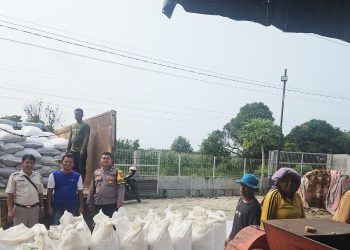 Polres Simalungun Dampingi Penjualan 10 Ton Jagung Petani Tanah Jawa ke Bulog