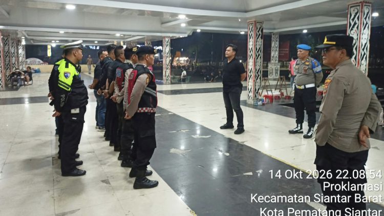 Piket Pawas IPTU Sahat Sinaga dan Padal IPDA Hezron A. Simarmata, S.Tr.I.K pimpin apel kesiapan BLP