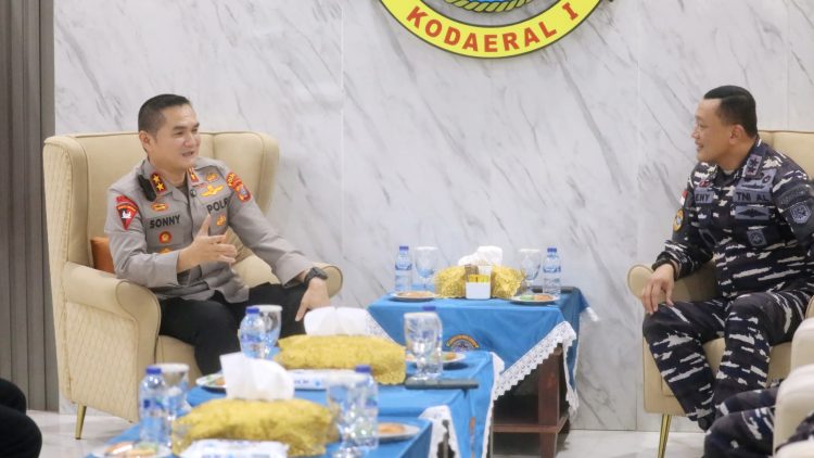Kapolda Sumut Irjen Pol Sonny Irawan, S.I.K., M.H bersilaturahmi dengan Komandan Komando Daerah TNI Angkatan Laut (Dankodaeral) I Belawan Laksamana Muda TNI Deny Septiana, S.I.P., M.A.P