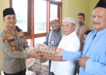 Kapolres Simalungun AKBP Dr. Hendri Nupia Dinka Barus, S.H., S.I.K., M.M Serap Aspirasi Warga dan Salurkan Bantuan Kaum Duafa di Masjid Ar Rahman