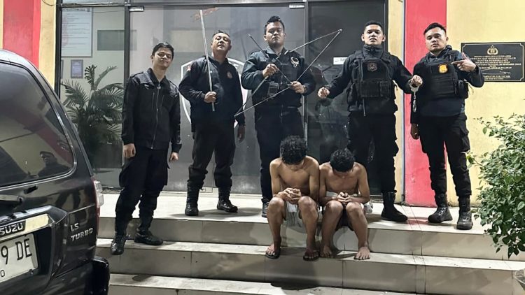 Dua pelaku terduga tawuran di kawasan TPU Porta, Tanjung Mulia, Medan yang diamankan Timsus Macan Polres Pelabuhan Belawan. (Foto Ist)