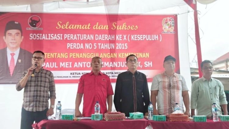 Anggota DPRD Medan Paul Mei Anton Simanjuntak, SH saat sosper produk hukum Pemko Medan Perda No 5 Tahun 2015 tentang Penanggulangan Kemiskinan. (Foto Ist)