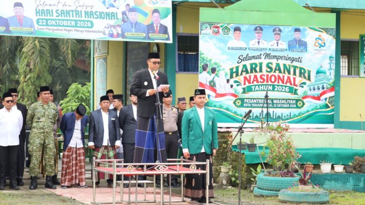 Wakil Wali Kota Tanjungbalai Muhammad Fadly Abdina Inspektur upacara (Irup) Peringatan Hari Santri Nasional Tahun 2026