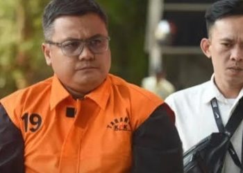 Eks Kepala Dinas Pekerjaan Umum dan Perumahan Rakyat (PUPR) Sumut, Topan Obaja Putra Ginting saat ditahan KPK. (Foto Ist)