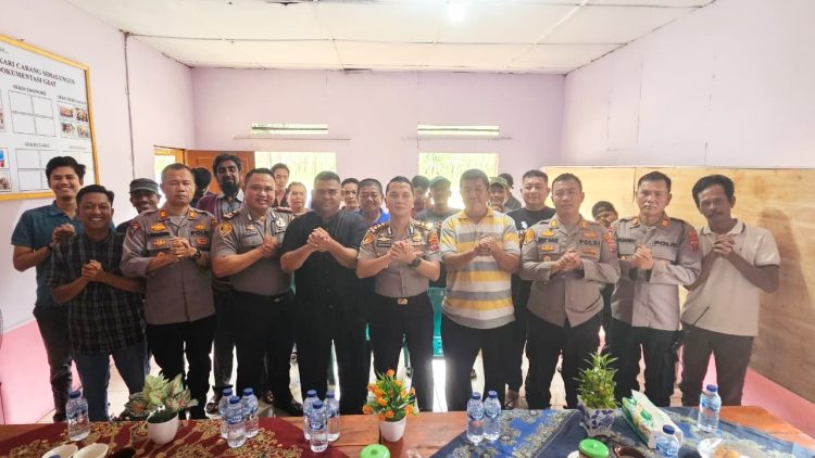 Kapolres Simalungun AKBP Dr. Hendri Nupia Dinka Barus, S.H., S.I.K., M.M menggelar Rembuk Masalah Warga bersama Polsek Gunung Malela, Pangulu Nagori Bangun, para Gamot, dan masyarakat