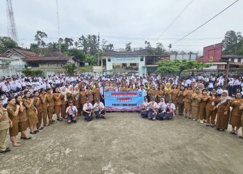 Kapolres Simalungun AKBP Dr. Hendri Nupia Dinka Barus, S.H., S.I.K., M.M melaksanakan kegiatan Polidik di SMP Negeri 1 Panei