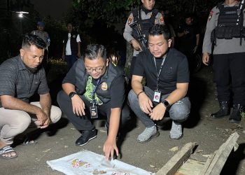 Polisi memeriksa Dusun 3 Selambo, Desa Amplas, Kecamatan Percut Sei Tuan (Foto Ist)