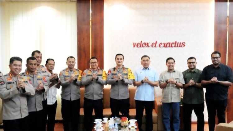 Kapolda Sumut Irjen Pol. Sonny Irawan, S.I.K., M.H melaksanakan silaturahmi dengan Kepala Badan Intelijen Negara Daerah (Kabinda) Sumut Brigjen TNI Muhammad Nasrulloh Nasution, S.Sos di Kantor BIN Sumut (Foto Ist)