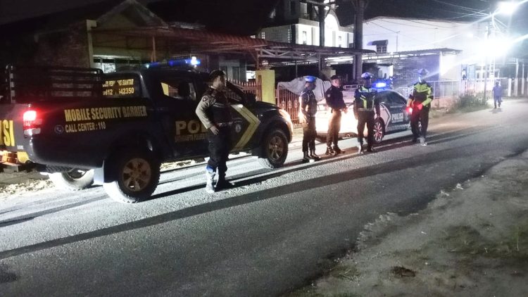KBO Sat Samapta IPTU Pitra Jaya SH bersama para personil saat laksanakan Patroli Blue Light