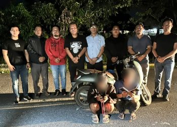 kedua pelaku diapit Kanit Jatanras IPDA B. Situngkir SH bersama Tim Opsnal