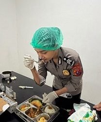 Personil Dokkes Polres Pematangsiantar Brigadir Cory Sinaga SH Safety Food MBG