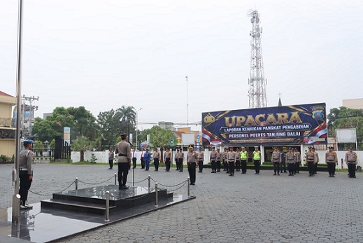 Kapolres TanjungbalaiAKBP Welman Feri, S.I.K., M.I.K Pimpin Upacara Kenaikan Pangkat Pengabdian Kapolsek Teluk Nibung Kompol Saut Roganda Tua Siburian SH