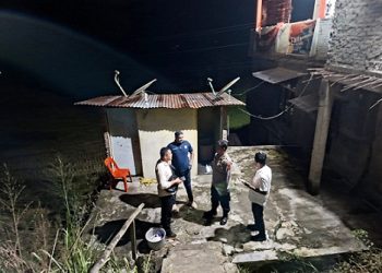 Personil Polsek Girsip dan Tim Inafis AIPDA Sujid Saputra saat olah TKP