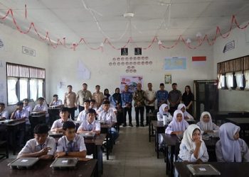 Wali Kota Tanjungbalai Mahyaruddin Salim dan Wakil Wali Kota Muhammad Fadly Abdina monitoring penyaluran Program Makan Bergizi Gratis (MBG) di SMA Negeri 4