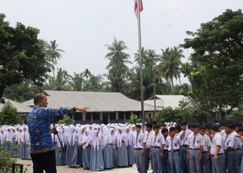 Walikota Tanjungbalai Mahyaruddin Salim bersama Kepala BNNK Tanjungbalai Letkol Laut Sahala Sinaga Sidak di SMAN 4
