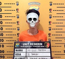 Pelaku bongkar rumah yang ditangkap Polsek Medan Kota. (Foto Ist)