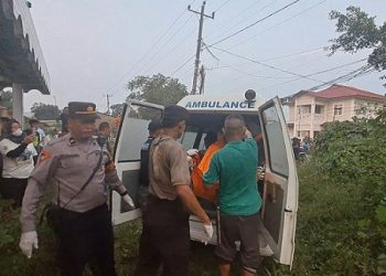 Tim Inafis saat mengevakuasi Jasad Korban ke RS Bhayangkari Tebingtinggi