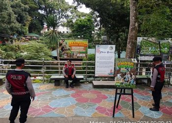 personil piket AIPTU Marah Halimsyah Manurung, AIPDA Olo Simatupang, AIPDA Dedi Siregar dan BRIGADIR Ahmat Taufik Sihombing patroli di Taman Hewan
