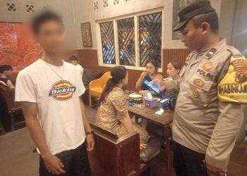 Personil Polseķ Siantar Barat Cek TKP Dugaan Pencurian Dompet di Caffe Ucok Kopi Jalan Tenis