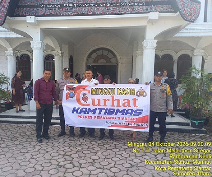 Piket Bhabinkamtibmas melaksanakan Minggu Kasih Curhat Kamtibmas di Gereja HKI Jalan Melanthon Siregar