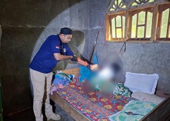 Personil Polsek Bosar Maligas dan Tim Inafis AIPDA Sujid Sahputra saat olah TKP