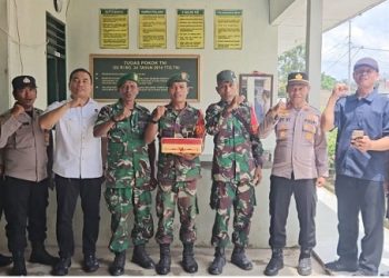 Kapolsek Silou Kahean AKP Edy Syahputra, S.H., M.H Berikan Surpres Kue Tart HUT TNI Ke-81 di Mako Koramil 19/SK Nagori Dolok