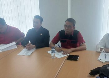 Ketua Komisi 4 Paul Mei Anton Simanjuntak, Wakil Ketua M Afri Rizki Lubis dan Jusuf Ginting Suka saat lakukan kunjungan kerja ke PT Anugrah Argon Medica (AMM) .(Foto Ist)