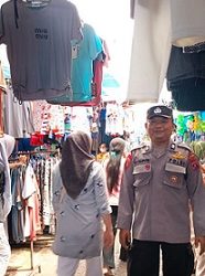 Kasub Sektor AIPTU Edi Syahputra Patroli Jalan Kaki Siang Hari Antisipasi 3C di Pasar Horas