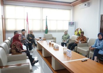 Wali Kota Tanjungbalai Mahyaruddin Salim saat menerima Tim Penataan kota Tanjungbalai