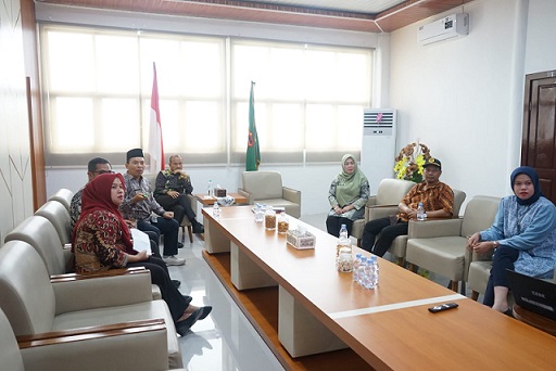 Wali Kota Tanjungbalai Mahyaruddin Salim saat menerima Tim Penataan kota Tanjungbalai