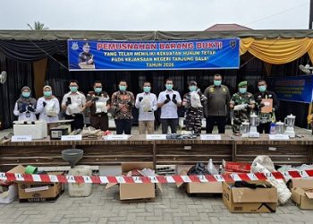 Kajari Tanjungbalai Bobon Robiana pimpin pemusnahan barang bukti