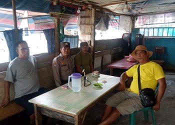 Bhabinkamtibmas AIPDA P. Sebayang melaksanakan sambang kamtibmas di Jalan Pisang