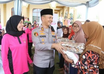 Kapolres Simalungun AKBP Dr. Hendri Nupia Dinka Barus, S.H., S.I.K., M.M Dengarkan Keluhan Warga dan Bagikan Berkah di Jumat Curhat Nagori Mariah Jambi