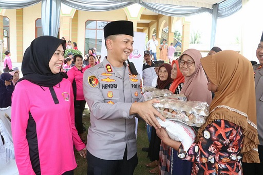 Kapolres Simalungun AKBP Dr. Hendri Nupia Dinka Barus, S.H., S.I.K., M.M Dengarkan Keluhan Warga dan Bagikan Berkah di Jumat Curhat Nagori Mariah Jambi