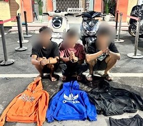 Tiga pelaku spesialis begal kerap beraksi di Kecamatan Percut Sei Tuan, Kabupaten Deli Serdang yang ditangkap polisi turut disita sejumlah barang bukti. (Foto Ist)