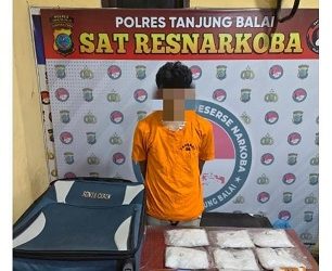 Tersangka DQ alias DAI dan barang bukti 