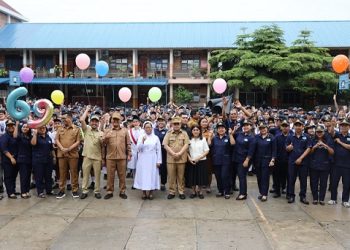 Wali Kota Pematangsiantar Wesly Silalahi SH MKn menjadi pembina upacara bendera di SMP Cinta Rakyat 1 Pematangsiantar,