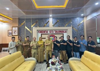 Wakil Wali Kota Tanjungbalai Muhammad Fadly Abdina, menerima audiensi sekaligus silaturahmi Kontingen Atlet INORGA Airsoft Brotherhood Unity (ABU) Kota Tanjungbala