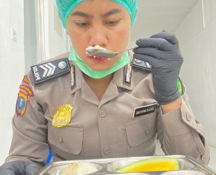 Brigadir Evita Sipayung SH melaksanakan Safety Food atau keamanan pangan menu MBG di SPPG 2 YKB Cabang Pematangsiantar