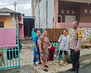 Bhabinkamtibmas Kelurahan Martoba AIPDA M. Nurday melaksanakan sambang kamtibmas kepada warga Jalan Nagur Gang Manunggal