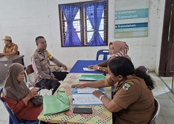 Bhabinkamtibmas Kelurahan Martoba AIPDA M. Nurday sambang kamtibmas di Kantor Kelurahan Martoba
