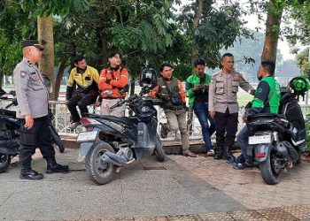 Personil Sat Binmas Patroli Sambang Kamtibmas dan Silaturahmi kepada Ojol