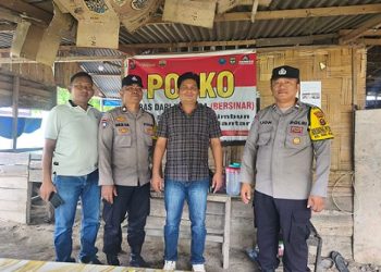 Piket Pawas Kanit Intelkam IPDA E. Sitohang bersama Bhabinkamtibmas AIPTU Erik Marbun dan AIPDA Ijon R. Saragih melaksanakan patroli Posko Bebas dari Narkoba di Jalan Bahkora II