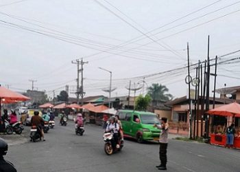 AIPTU Eko Silalahi Gatur Pos Padat pagi atau Strong Point di Jalan Gereja Simpang Jalan Cornel Simanjuntak
