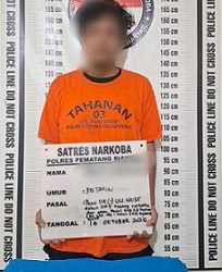 Tersangka DW dan barang bukti diamankan di Sat Resnarkoba Polres Pematangsiantar