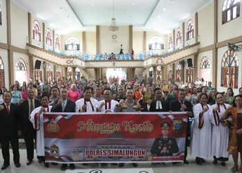 Kapolres Simalungun AKBP Dr. Hendri Nupia Dinka Barus, S.H., S.I.K., M.M., melaksanakan Safari Minggu Kasih di Gereja HKBP Serbelawan