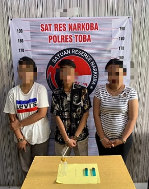 Tiga wanita yang diamankan dari rumah kos di Balige oleh Polres Toba. (Foto Ist)