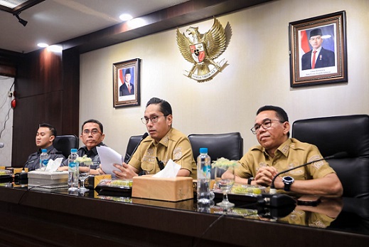 Ketua Komisi 4 DPRD Kota Medan, Paul Mei Anton Simanjuntak didampingi Wakil Ketua Komisi 4 Muhammad Afri Rizki Lubis saat kunjungan kerja yang diterima Wali Kota Medan Rico Tri Putra Bayu Waas didampingi Wakil Wali Kota H Zakiyuddin Harahap serta jajaran pimpinan organisasi perangkat daerah (OPD). (Foto Ist)