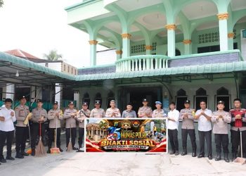 Sambut Hari Jadi Humas Polri ke-75, Polres Tanjungbalai Gelar Baksos Bersihkan Rumah Ibadah